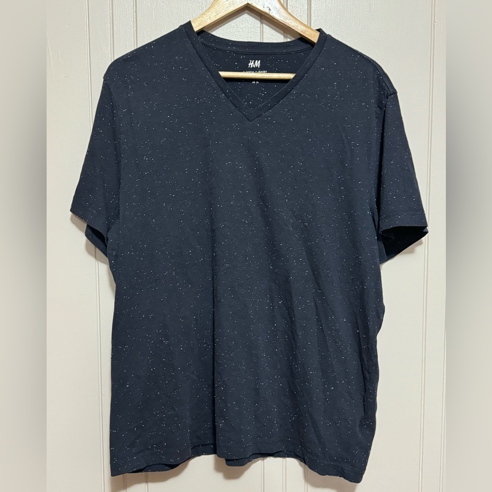 Mens H&M XL black/white v-neck tee